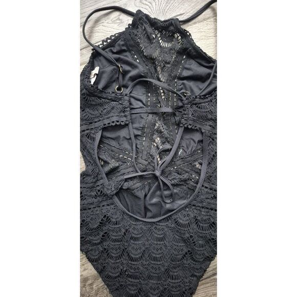 BECCA Color Play Crochet High Neck One-piece Bathingsuit Women's Size Medium - Picture 5 of 8